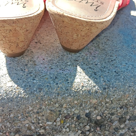 NWOT SLIDE SANDALS - Picture 3 of 4